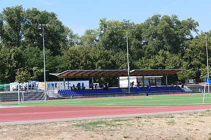 Tribüne mit Solardach